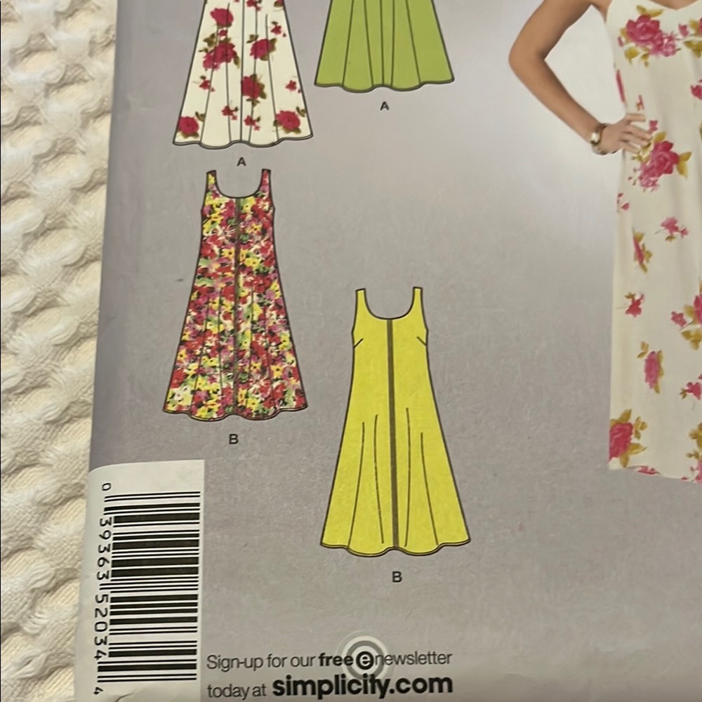 Simplicity Easy Dress Pattern - Picture 4 of 8